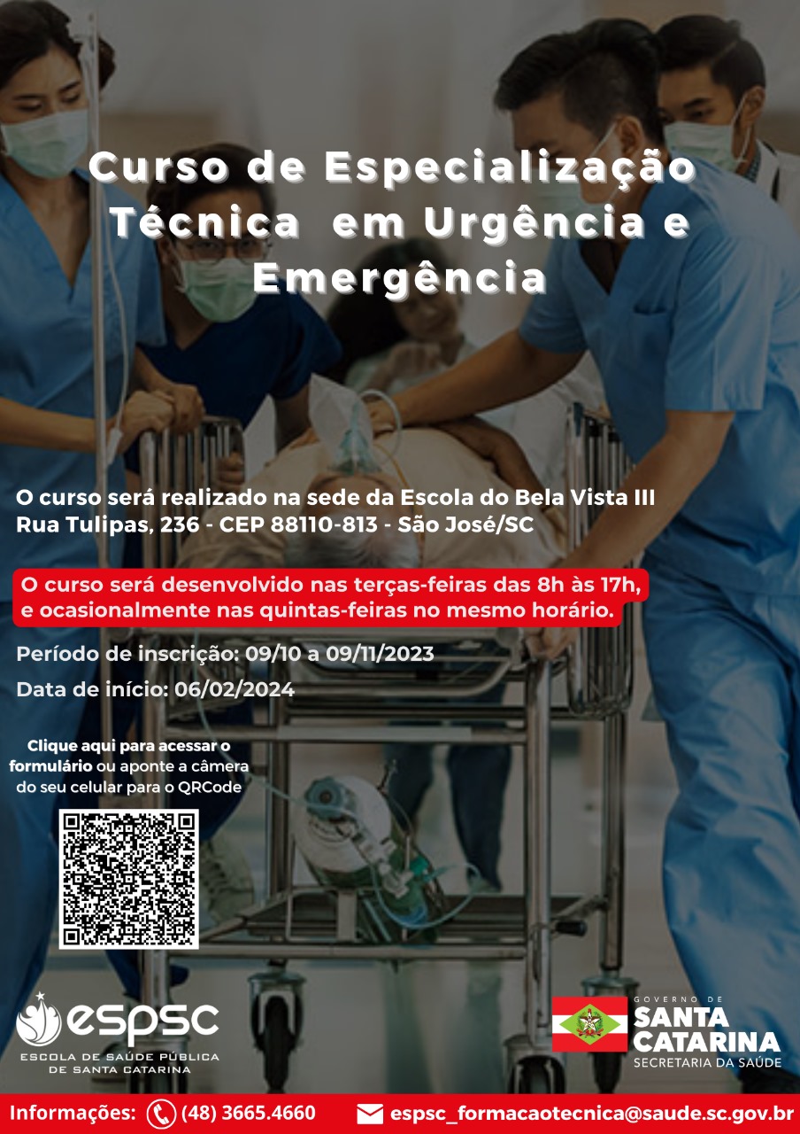 Profissional da saúde realiza cirurgia ocular com auxílio de um microscópio cirúrgico de alta tecnologia. Ao fundo, uma grande tela exibe uma imagem ampliada do olho do paciente, evidenciando detalhes internos. O cirurgião usa touca e avental verde com a inscrição "HOSPITALMED", demonstrando um ambiente médico moderno e tecnológico.