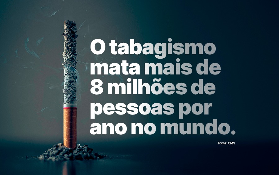 Imagem de um cigarro parcialmente queimado com a cinza formando uma pilha na base, em fundo escuro. Ao lado, em destaque com letras grandes e brancas, está a frase: ‘O tabagismo mata mais de 8 milhões de pessoas por ano no mundo.’ No canto inferior direito está o crédito: ‘Fonte: OMS.’