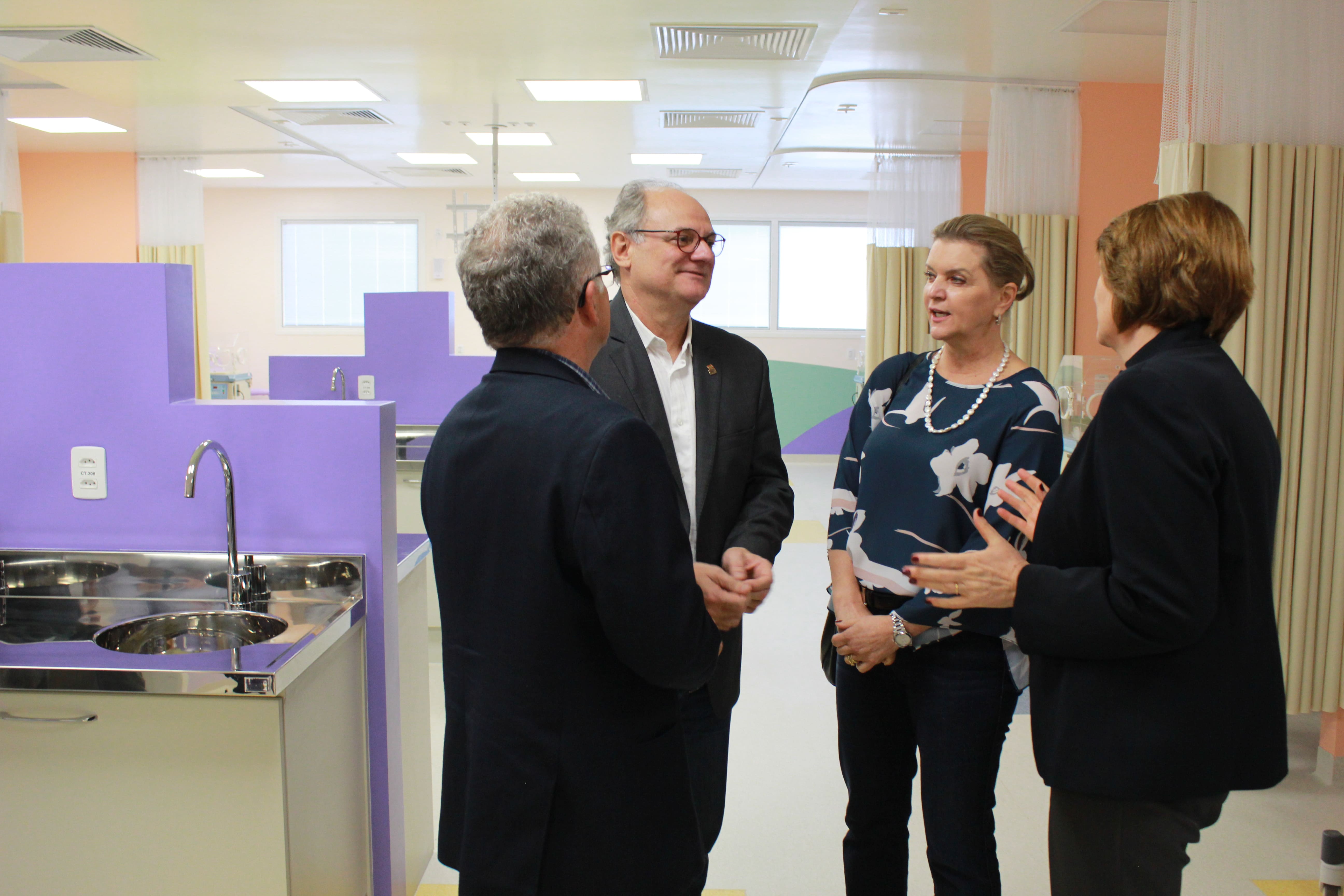 secretario visita na nova uti neonatal do hospital infantil jeser amarante faria 1