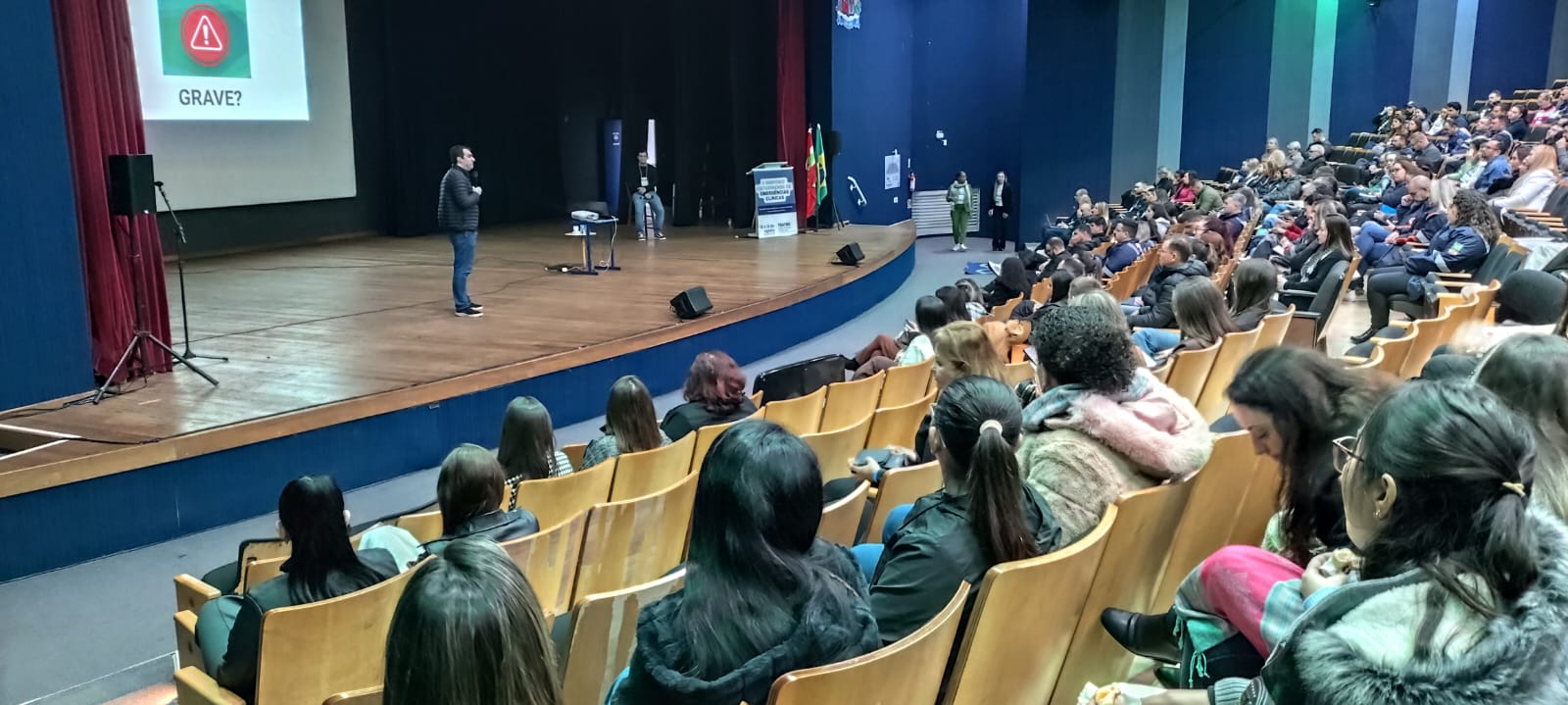 simposio_emergencia_clinicas_capa.jpeg