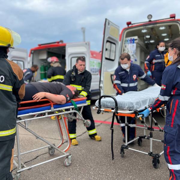 Equipes do SAMU SC participam do simulado de acidente aéreo no aeroporto de Florianópolis