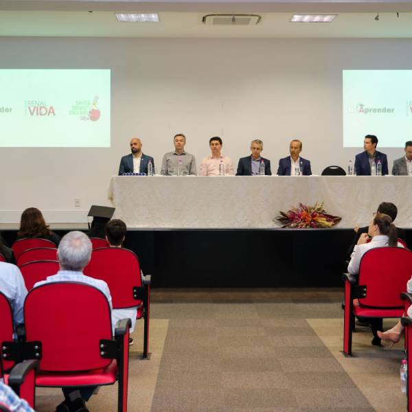 Saúde participa de formatura de programa para pacientes de hemodiálise da Renal Vida