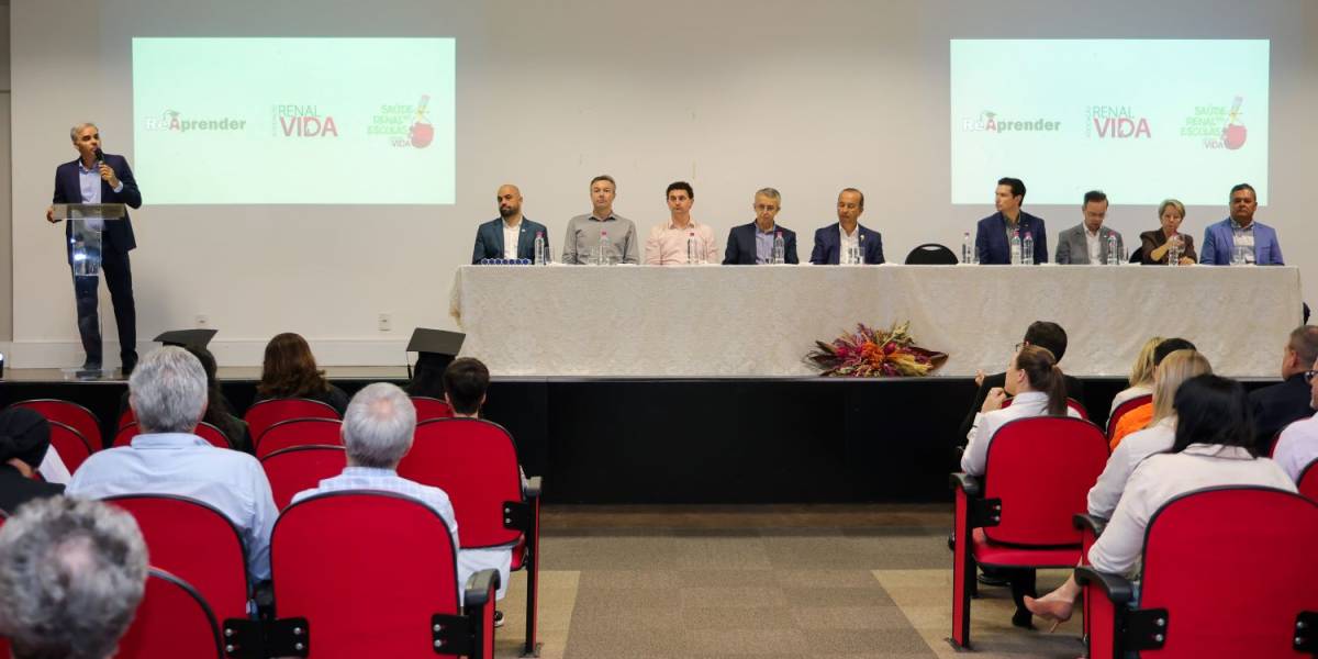 Saúde participa de formatura de programa para pacientes de hemodiálise da Renal Vida