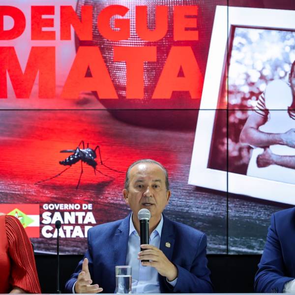 Governador apresenta equipamento para monitorar gravidade da dengue e outras ações de combate à doença em SC