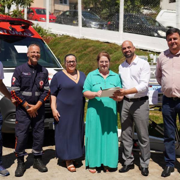 Saúde entrega ambulância básica e novos equipamentos para Catanduvas