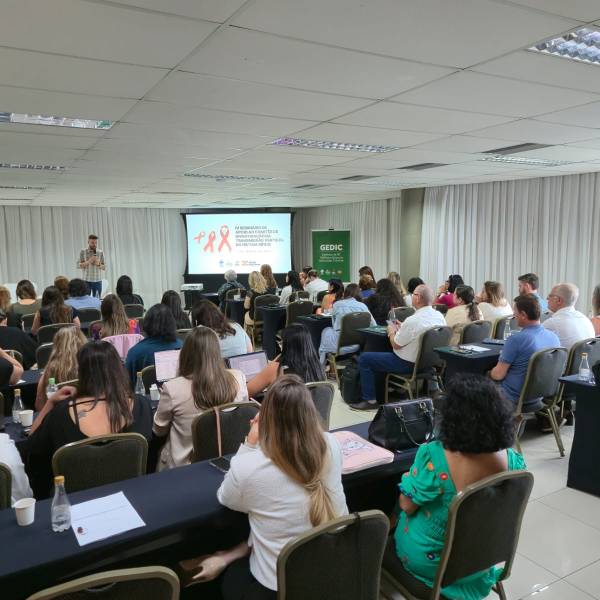 Saúde Estadual realiza seminário de apoio aos Comitês de Investigação da Transmissão Vertical do HIV e da Sífilis