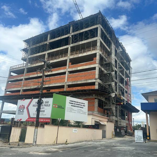 Saúde em Obras: Com investimentos de R$ 79,7 milhões, avançam as obras da torre do Hospital São Vicente de Paulo, em Mafra