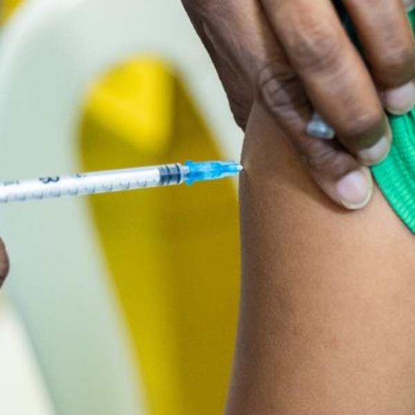 Governo do Estado reforça a importância da vacina contra o HPV para prevenção do câncer de colo do útero