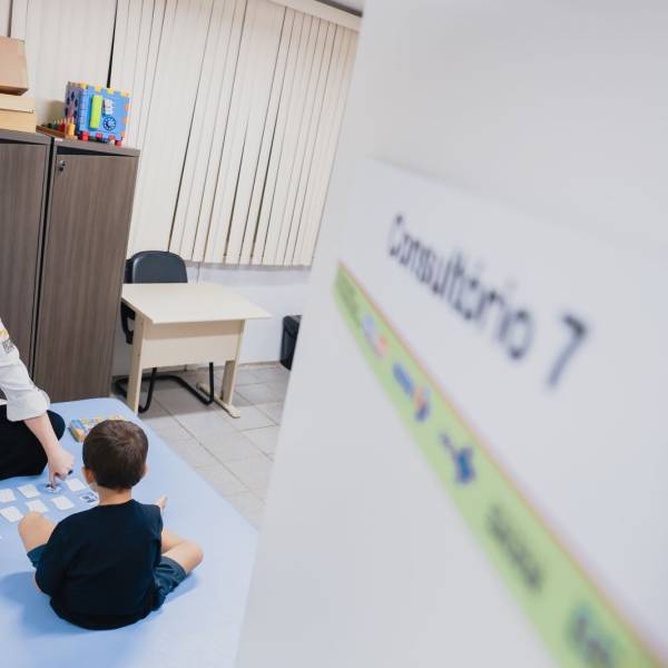 Dia Mundial do Autismo: Estado reforça serviços de assistência e destaca lei do diagnóstico tardio