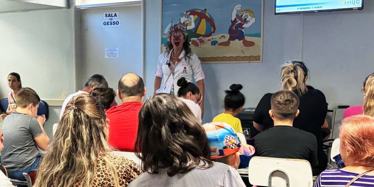 Em clima de Páscoa, pacientes do Hospital Infantil Joana de Gusmão recebem visita dos (A)Gentes do Riso