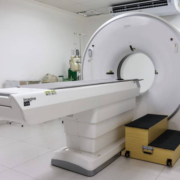 Saúde em Obras: Governo do Estado entrega novo tomógrafo e inaugura melhorias no Hospital Florianópolis