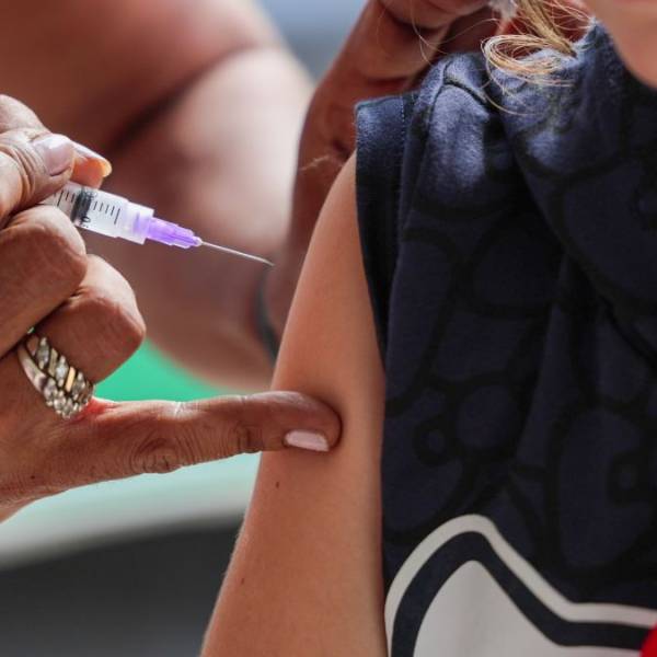 Van da Vacinação aplica mais de mil doses no Hospital Infantil Joana de Gusmão, em Florianópolis