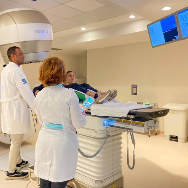 Pacientes do Cepon começam a ser atendidos em novo acelerador linear mais moderno e eficiente
