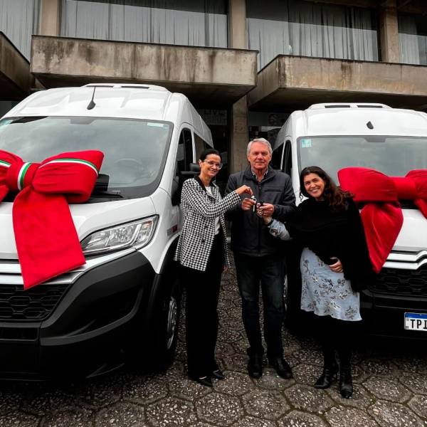 HEMOSC recebe duas novas vans e investimentos em equipamentos para aprimorar o abastecimento de sangue em Santa Catarina