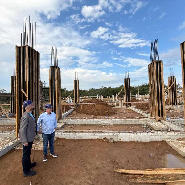 Saúde em Obras: Construção do Hospital Regional de Palhoça avança e recebe visita do secretário da Saúde