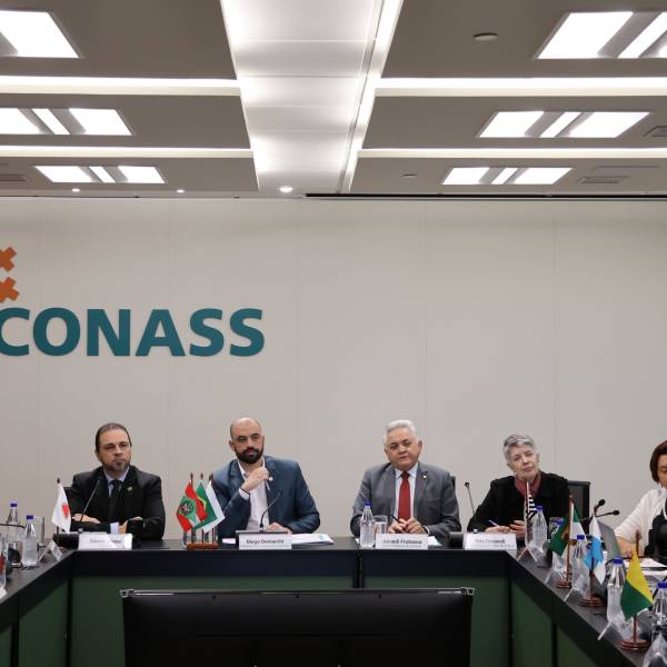 Secretário da Saúde debate temas estratégicos para o SUS em assembleia do Conass