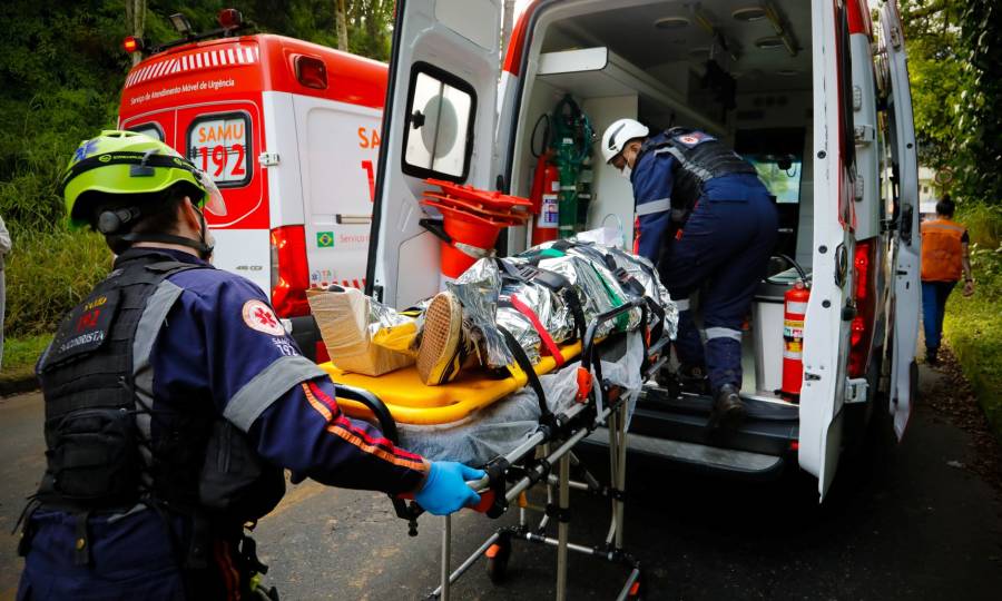 Equipes do SAMU participam de simulado de preparação para desastres naturais em Blumenau