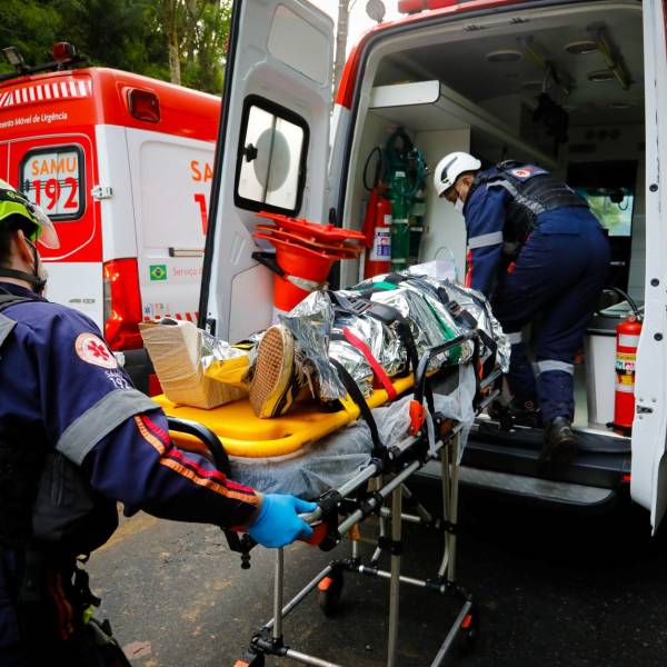 Equipes do SAMU participam de simulado de preparação para desastres naturais em Blumenau