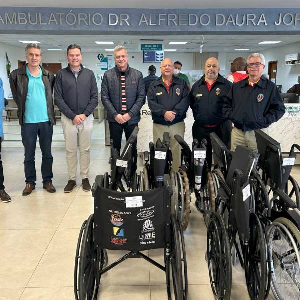 Associação de Voluntários do CEPON completa 11 anos e doa cadeiras de rodas