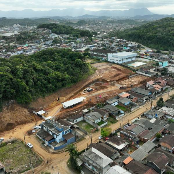 Governador visita obras da Vila da Saúde e UBSF Jardim Edilene em Joinville
