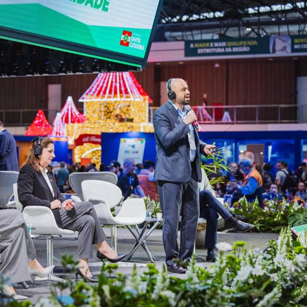 Secretário de Estado da Saúde realiza palestra no Comac 2025, em Balneário Camboriú