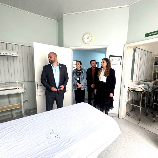 Em Chapecó, secretário Diogo Demarchi cumpre agenda e debate cronograma de investimentos aos hospitais da cidade