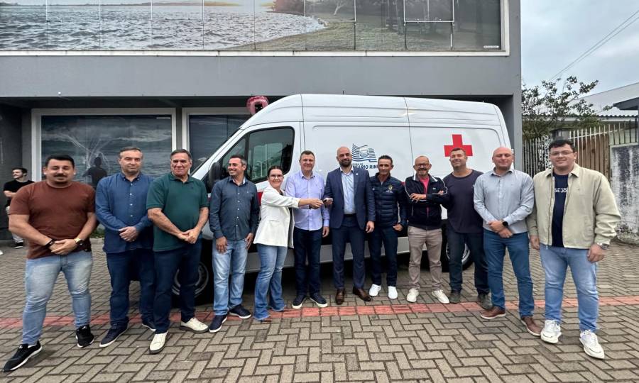 Em Balneário Rincão, Estado entrega ambulância para reforçar a saúde do município