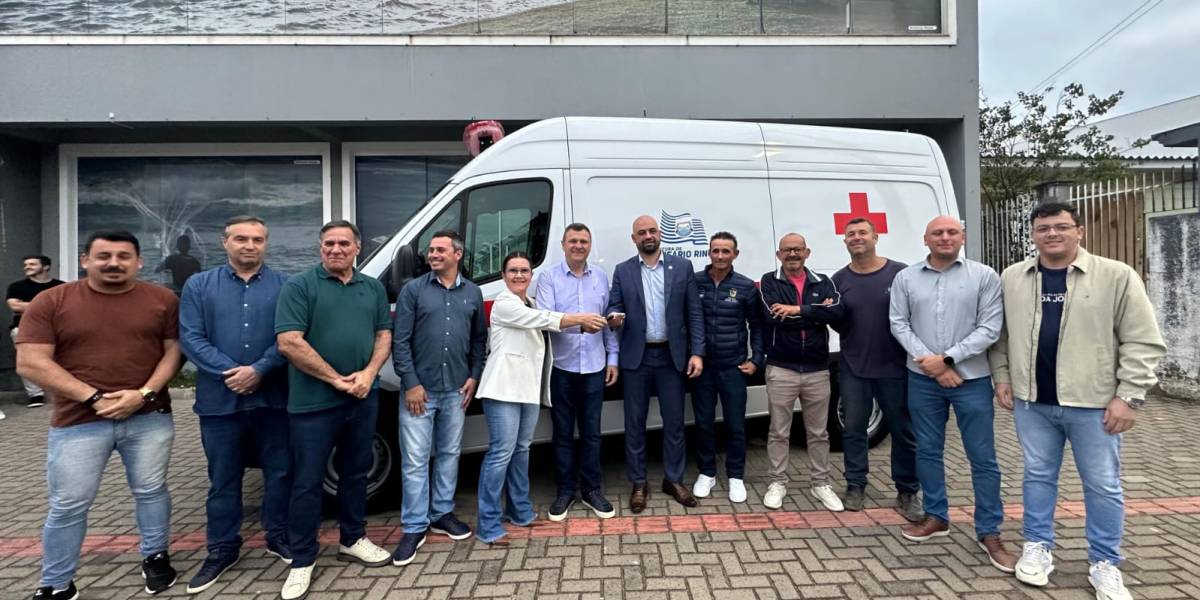 Em Balneário Rincão, Estado entrega ambulância para reforçar a saúde do município