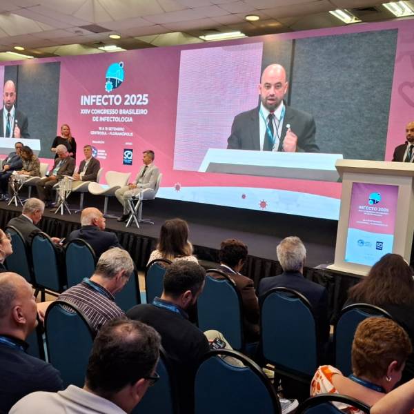 Profissionais da saúde pública de SC participam do 24º Congresso Brasileiro de Infectologia em Florianópolis