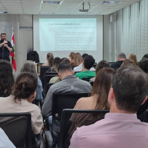 Saúde SC capacita servidores a fim de dar agilidade nas contratações públicas