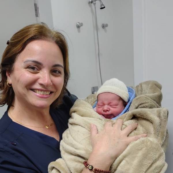 Parto inesperado no Hospital Governador Celso Ramos mobiliza profissionais de saúde e garante um final feliz