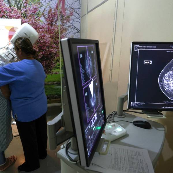 Outubro Rosa: Governo SC amplia iniciativas de prevenção e detecção do câncer de mama