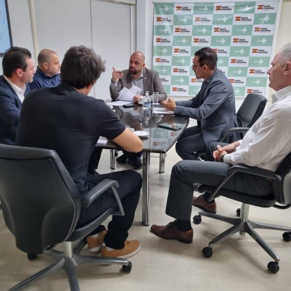 Saúde Estadual debate investimentos para ampliar serviços no Hospital Regional do Oeste em Chapecó