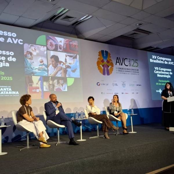 Secretário de Saúde destaca avanços do Estado no enfrentamento do AVC em congresso
