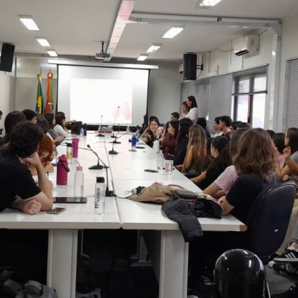 Secretaria de Saúde recebe acadêmicos de fisioterapia da UDESC para apresentação de ações de promoção e prevenção em saúde