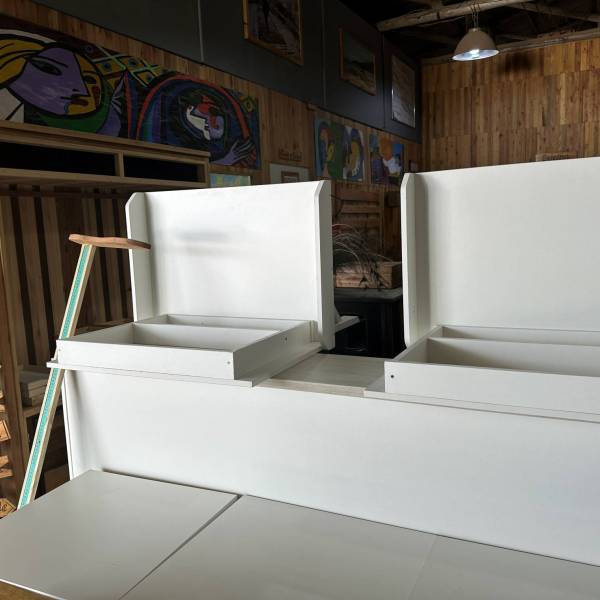 Hospitais públicos ganham novos móveis com mão de obra de apenados