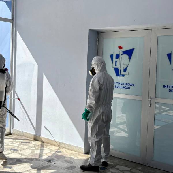 Dengue SC: Saúde realiza aplicação de inseticida no Instituto Estadual de Educação para controle do mosquito Aedes aegypti