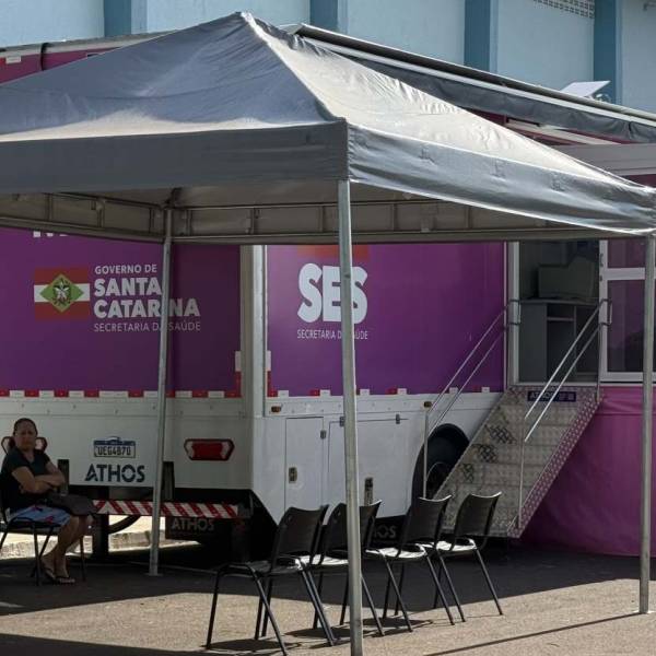 Carreta da Saúde da Mulher está em Palmitos realizando exames para pacientes do Oeste