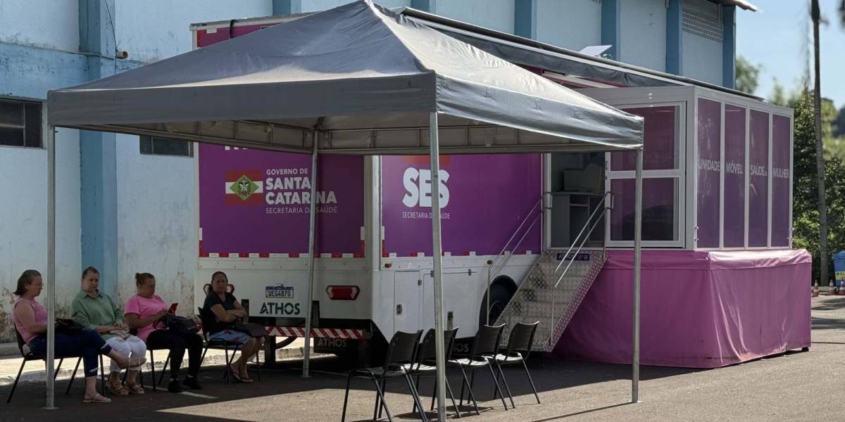 Carreta da Saúde da Mulher está em Palmitos realizando exames para pacientes do Oeste