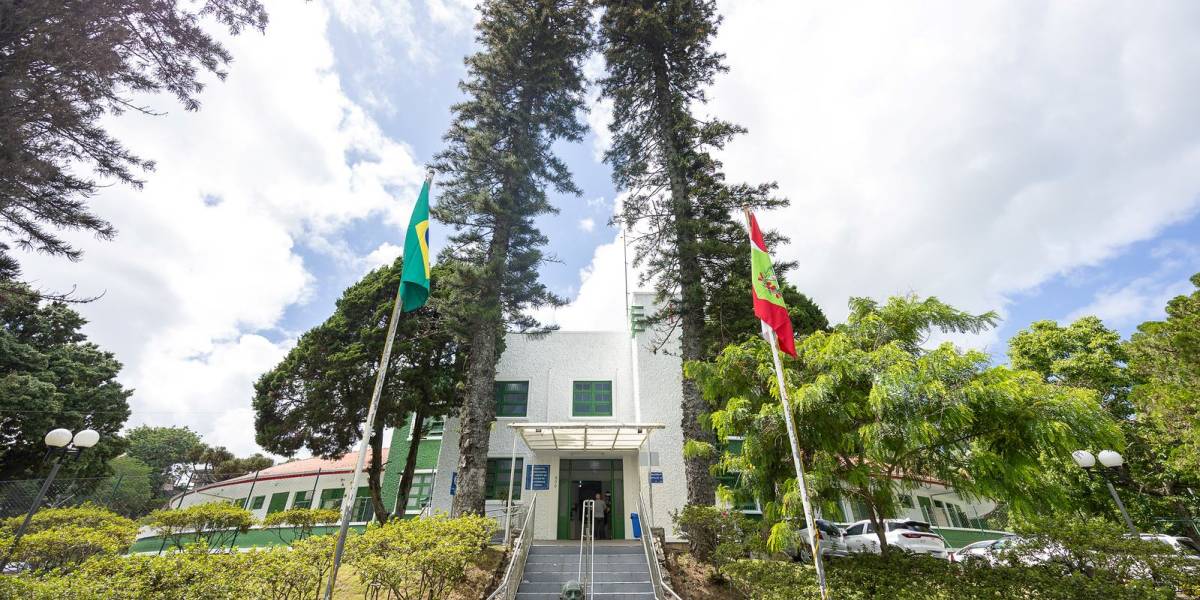 Saúde em Obras: Hospital Nereu Ramos recebe revitalização completa da fachada