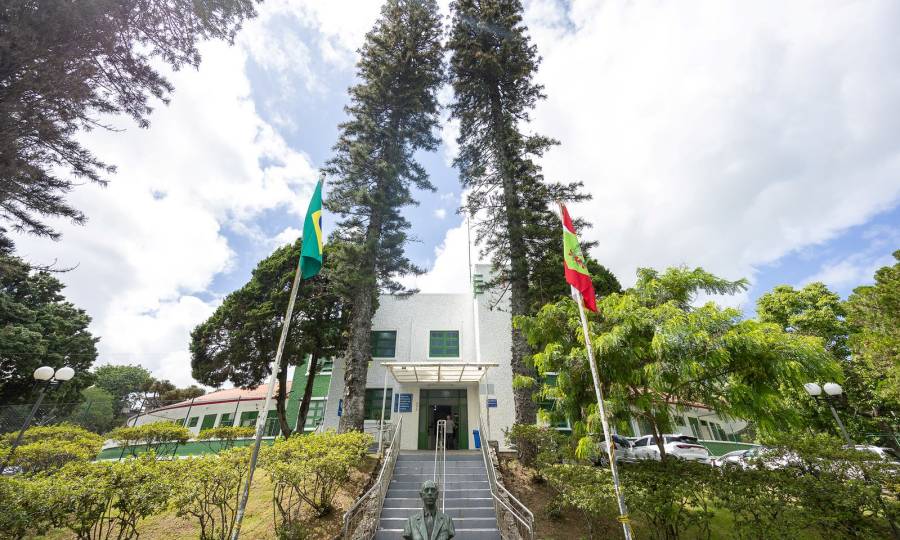 Saúde em Obras: Hospital Nereu Ramos recebe revitalização completa da fachada