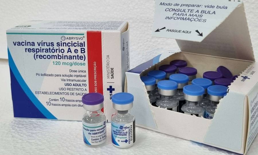 Santa Catarina recebe 25,8 mil doses da vacina contra o Vírus Sincicial Respiratório para gestantes