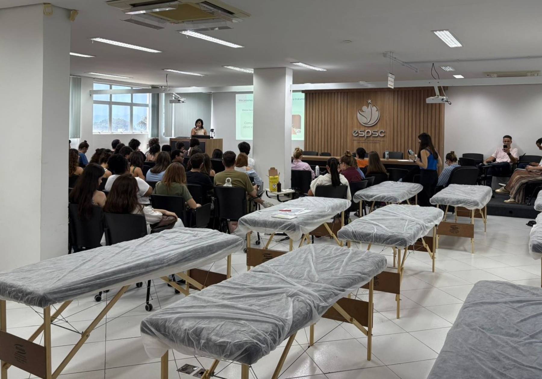 Residentes de Medicina de Família e Comunidade recebem qualificação em acupuntura