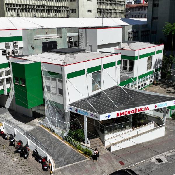 Saúde em Obras: Hospital Governador Celso Ramos ganha pintura nova na fachada