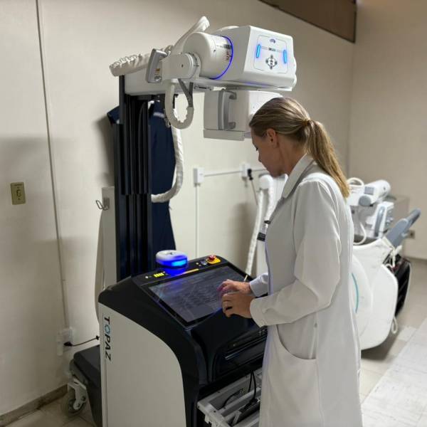 Governo SC entrega aparelhos de raios-x digital móvel para hospitais estaduais