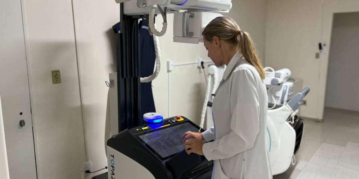 Governo SC entrega aparelhos de raios-x digital móvel para hospitais estaduais