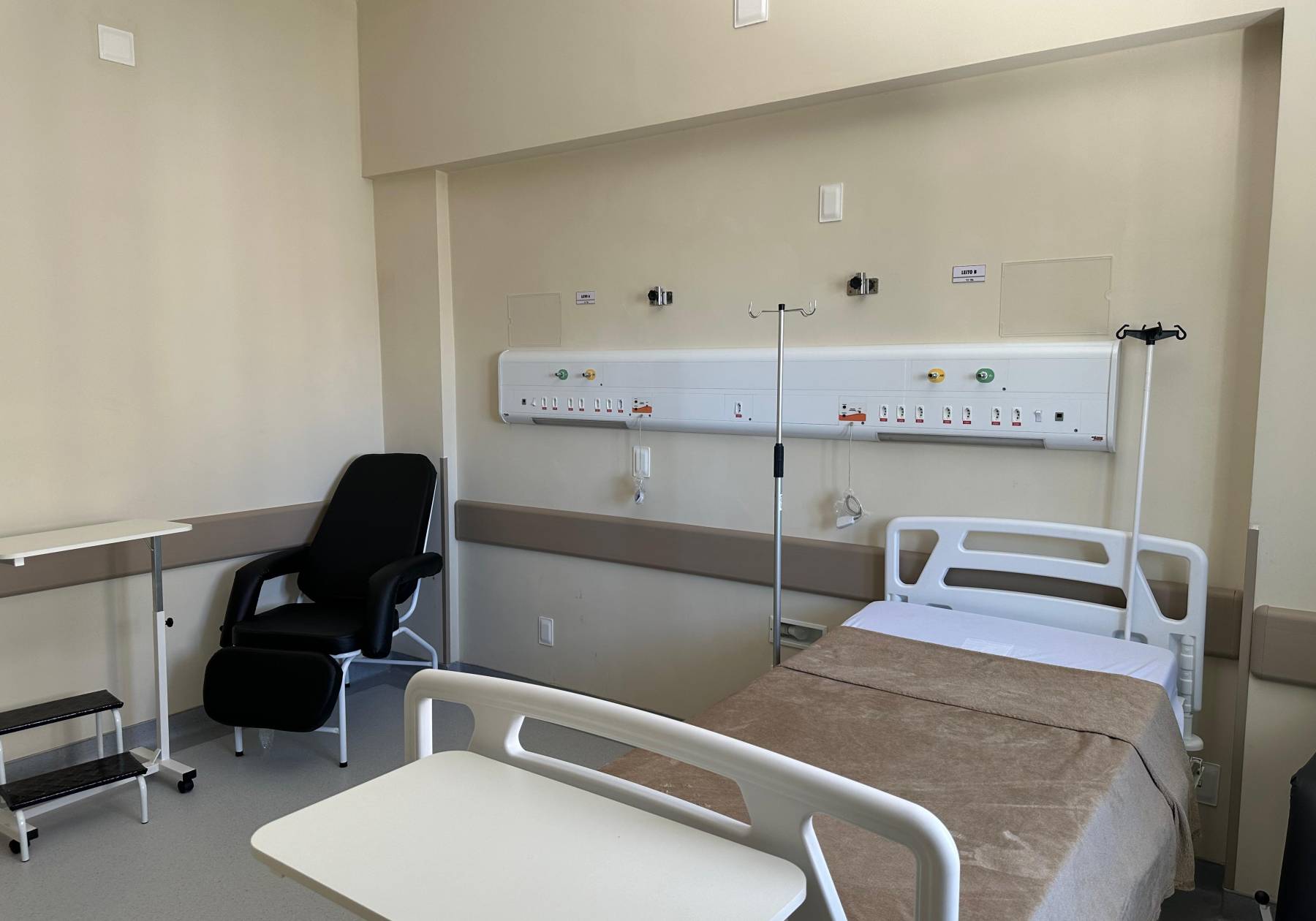 Hospitais de Florianópolis ganham novas mobílias para melhorar o atendimento à população