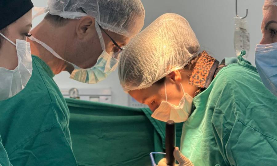 Hospital Infantil de Joinville realiza cirurgias de coluna com especialistas do Brasil e dos EUA