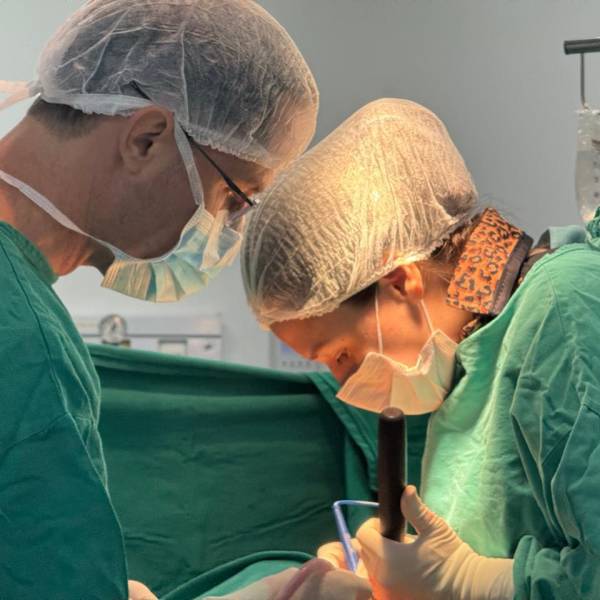 Hospital Infantil de Joinville realiza cirurgias de coluna com especialistas do Brasil e dos EUA