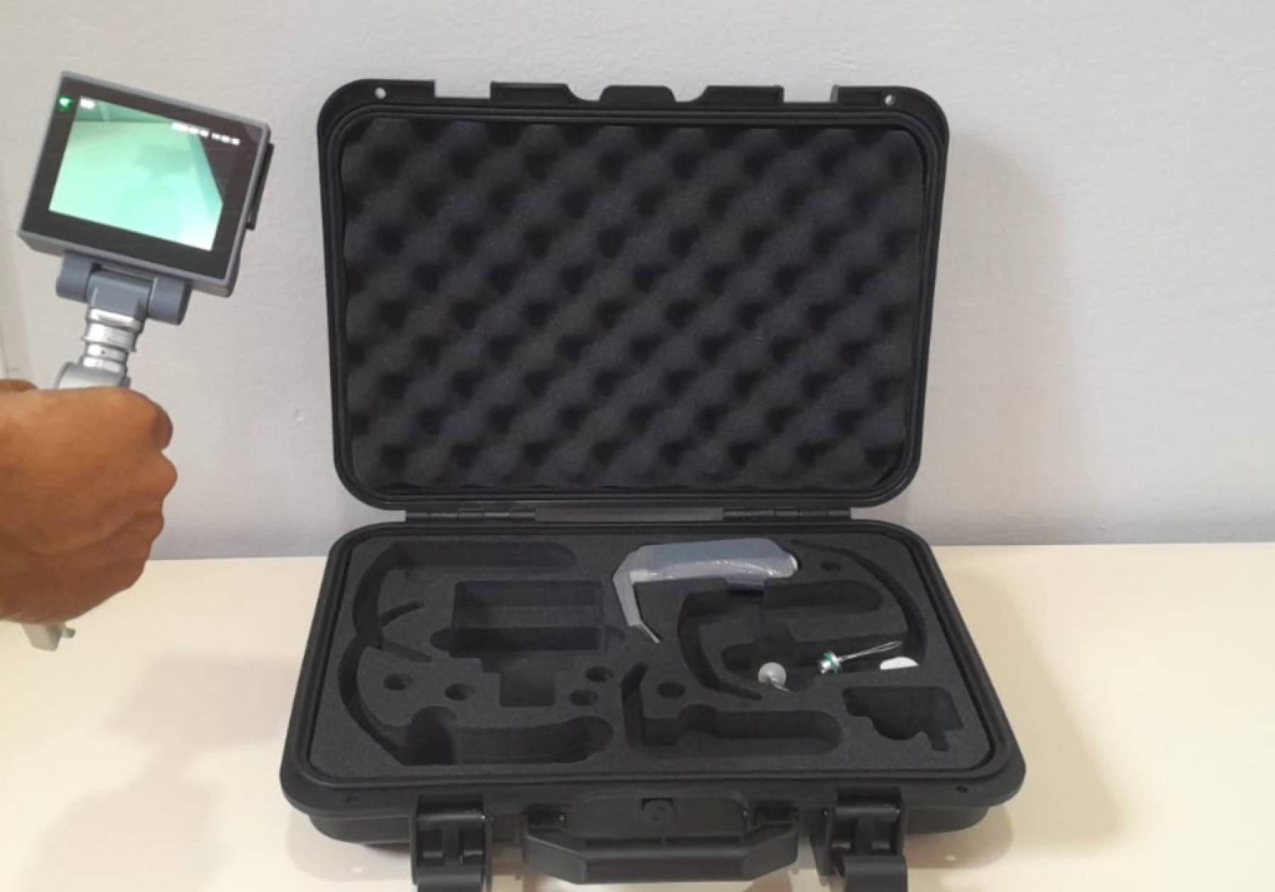 Estado reforça assistência hospitalar com a entrega de novos equipamentos para intubação